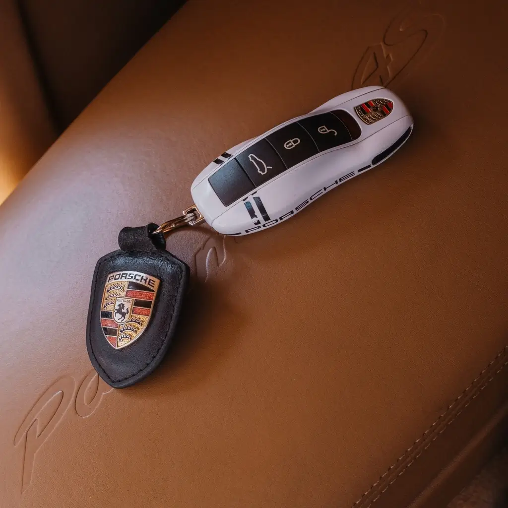 Autopozicovna sered porsche kluc